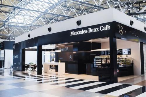 Mercedes-Benz Café припарковалось в Шереметьево