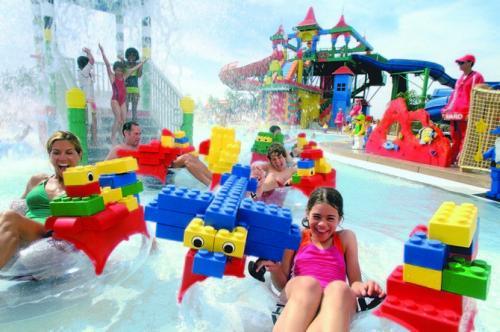 Весна в дубайском LEGOLAND® Water Park начнется с тропической пляжной вечеринки